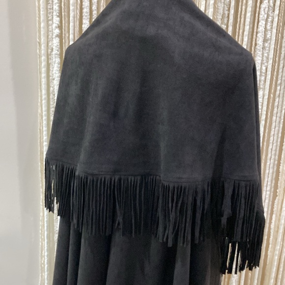 Unique Shawl/Vest - Picture 4 of 15